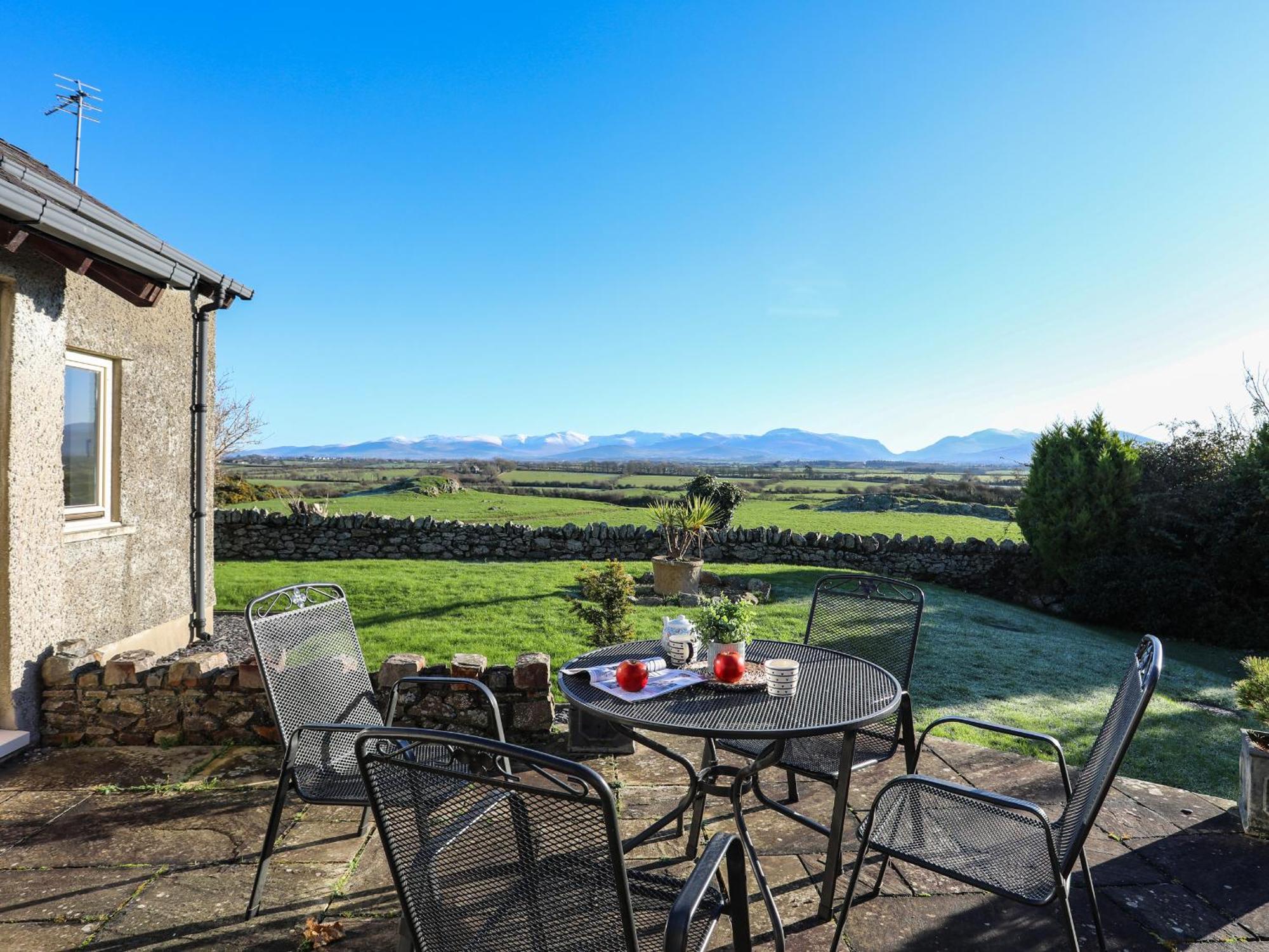 Cosy Barn Villa Dwyran Exterior photo