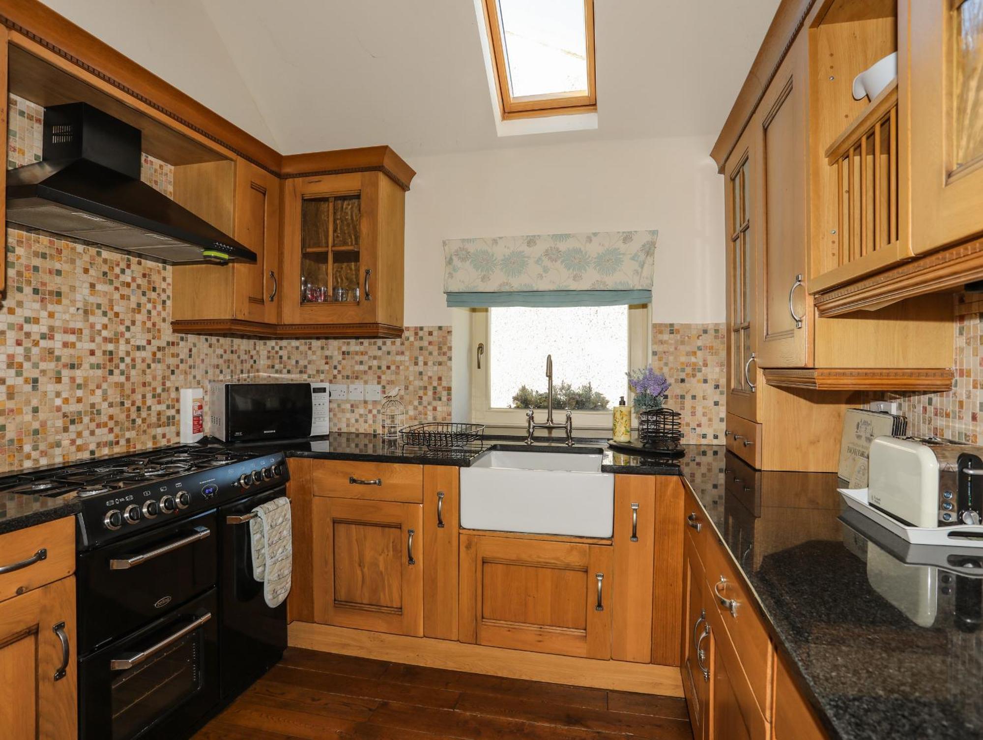 Cosy Barn Villa Dwyran Exterior photo